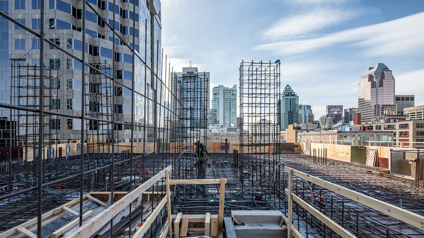 455 René-Lévesque under the spring sunshine